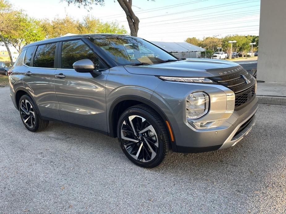 new 2024 Mitsubishi Outlander car, priced at $26,765