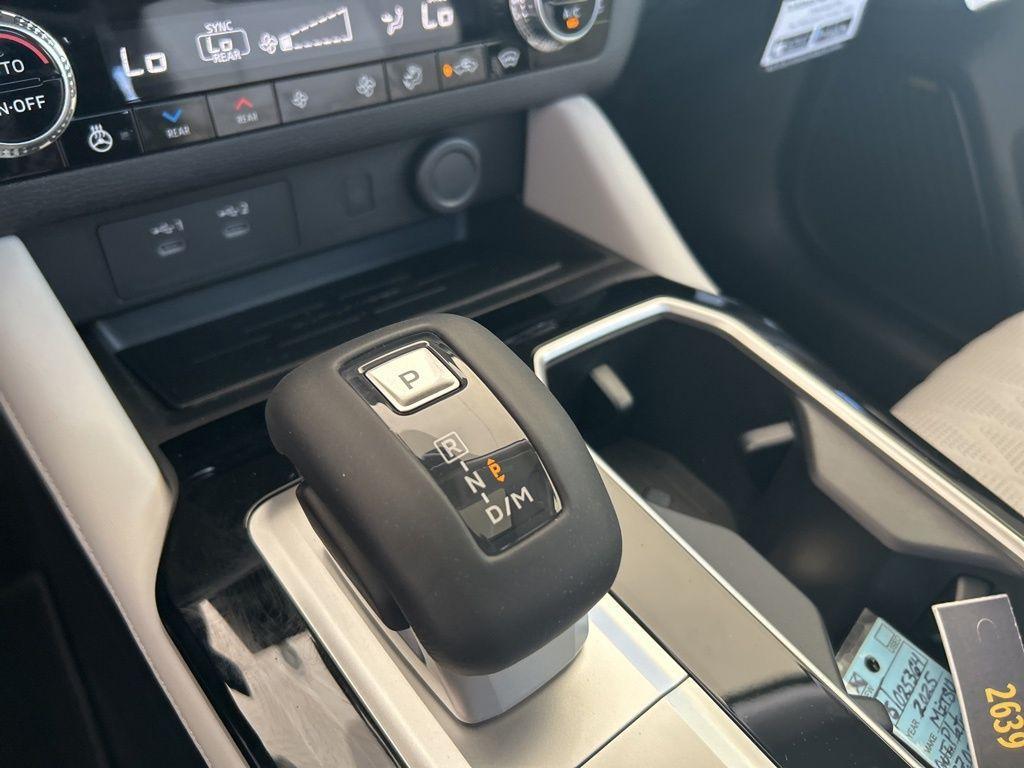 new 2025 Mitsubishi Outlander car, priced at $38,821
