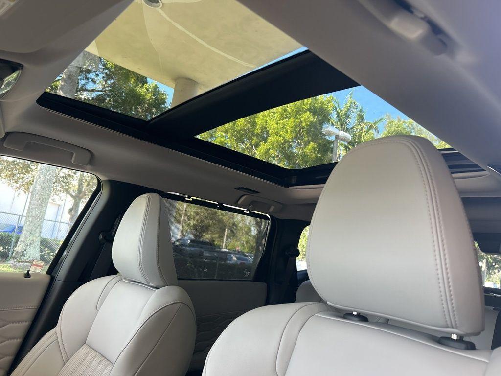 new 2025 Mitsubishi Outlander car, priced at $38,821