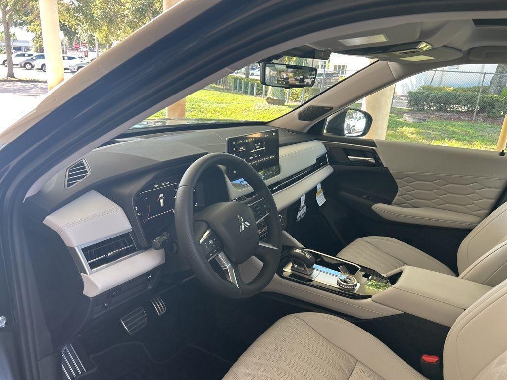 new 2025 Mitsubishi Outlander car, priced at $38,821
