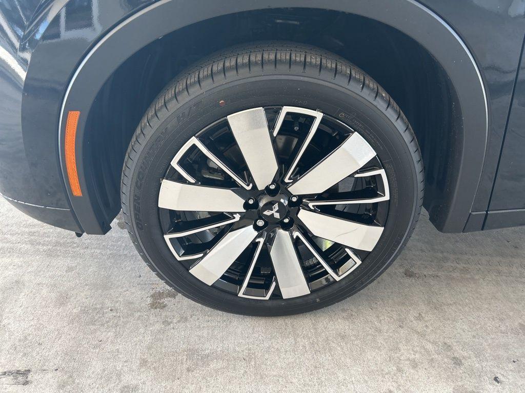 new 2025 Mitsubishi Outlander car, priced at $38,821