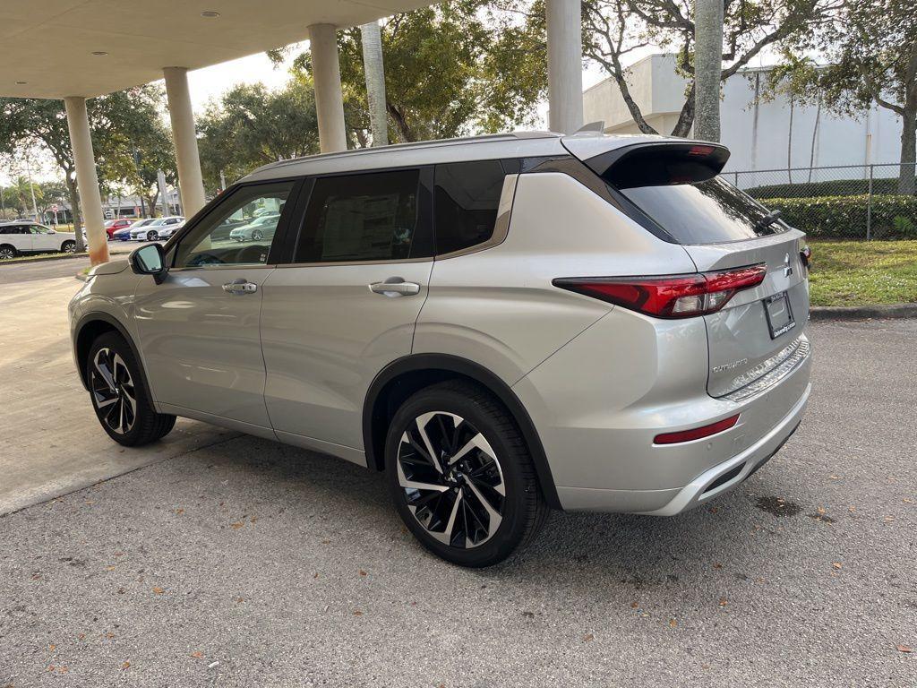 new 2024 Mitsubishi Outlander car, priced at $32,300