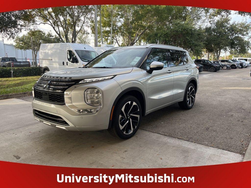 new 2024 Mitsubishi Outlander car, priced at $32,300