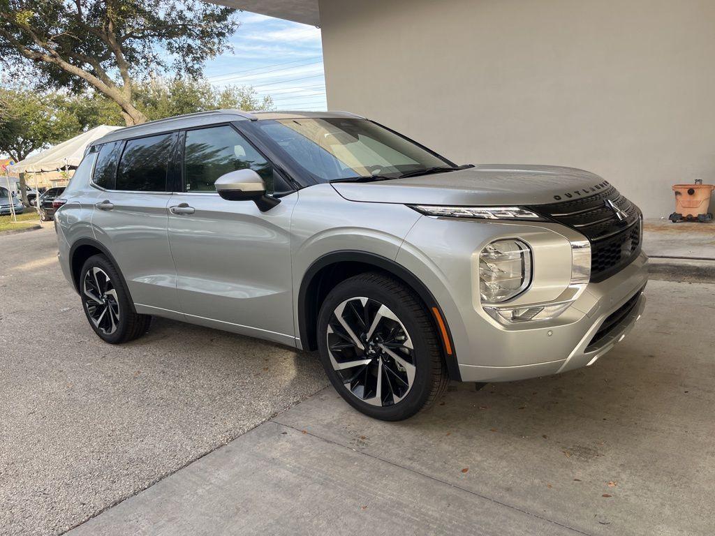 new 2024 Mitsubishi Outlander car, priced at $32,300