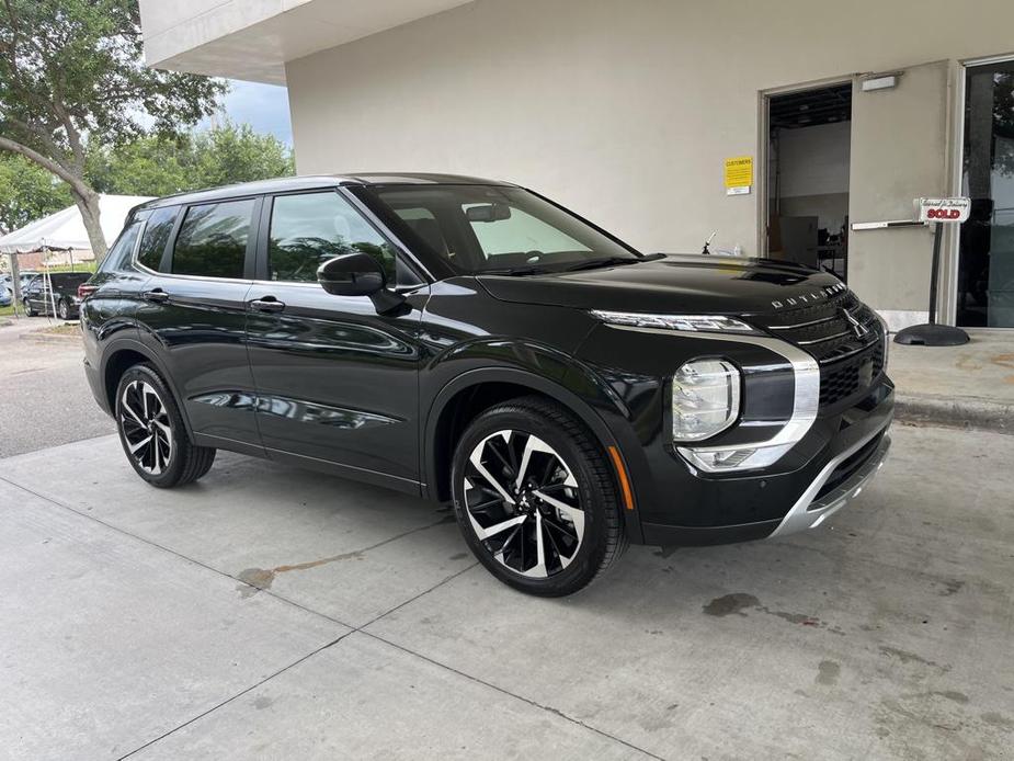 new 2024 Mitsubishi Outlander car, priced at $29,400