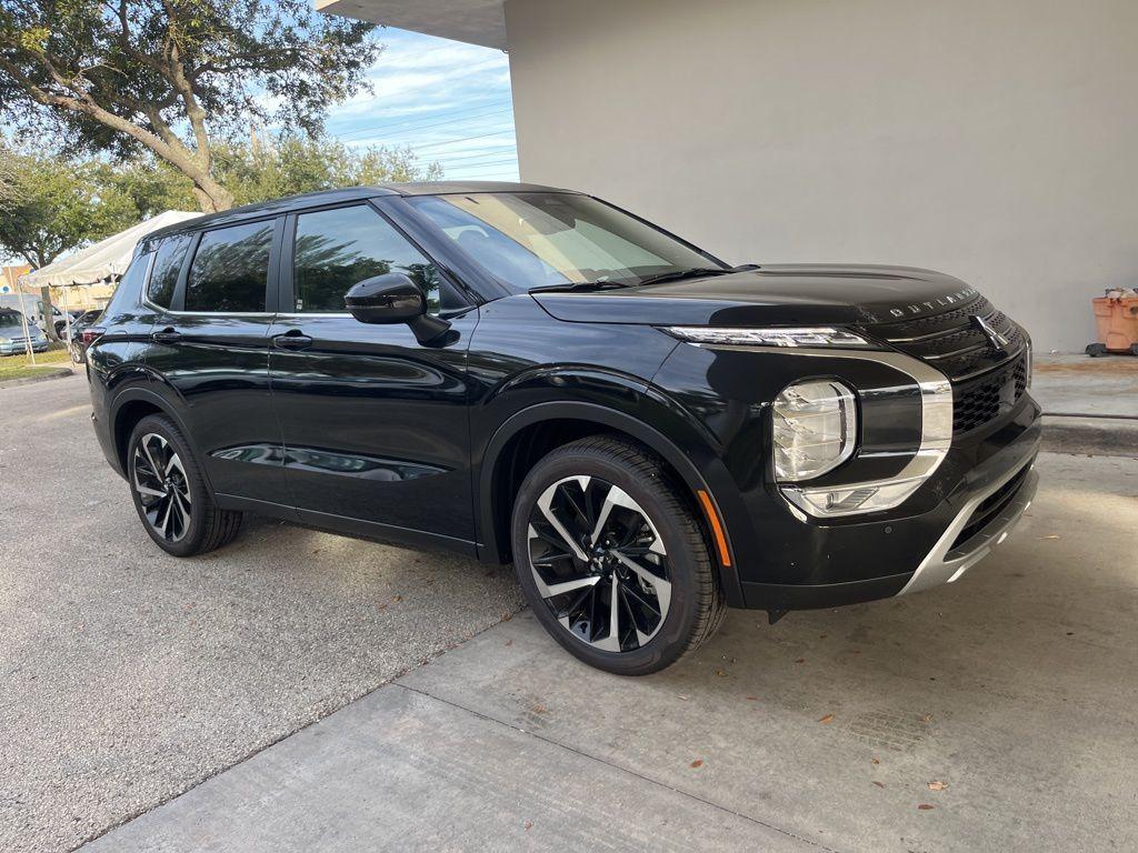 new 2024 Mitsubishi Outlander car, priced at $29,600