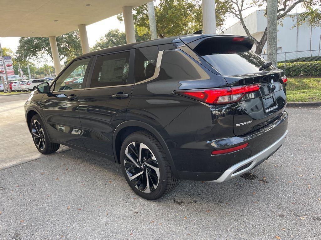 new 2024 Mitsubishi Outlander car, priced at $29,800