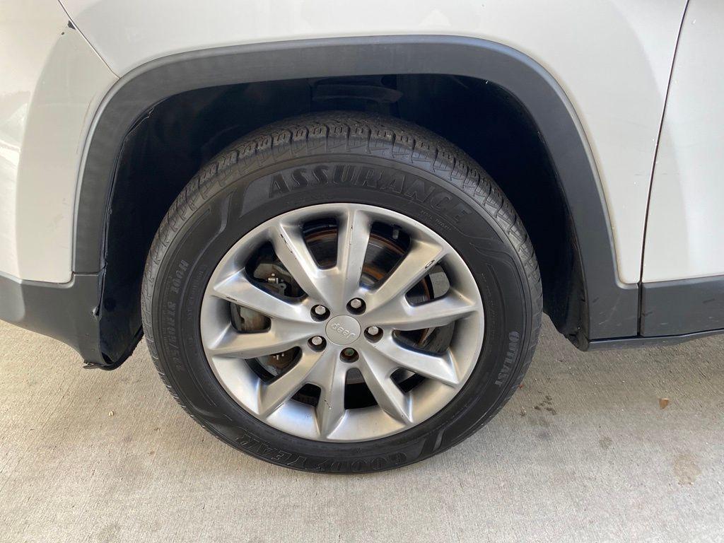 used 2018 Jeep Cherokee car, priced at $14,788