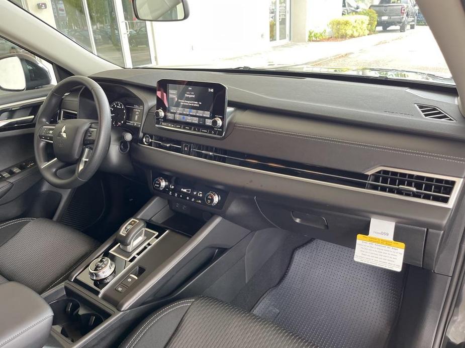 new 2024 Mitsubishi Outlander car, priced at $24,360