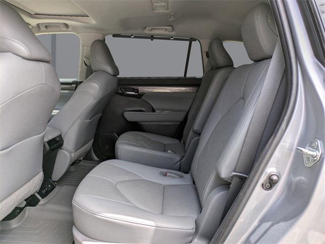 used 2021 Toyota Highlander car, priced at $32,594