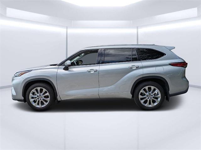 used 2021 Toyota Highlander car, priced at $32,594