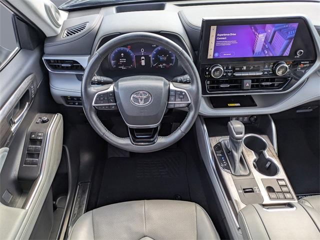 used 2023 Toyota Highlander car, priced at $44,998
