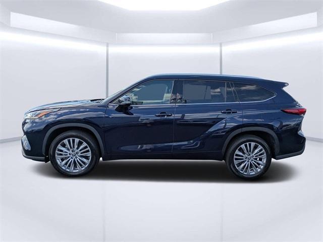 used 2023 Toyota Highlander car, priced at $44,998