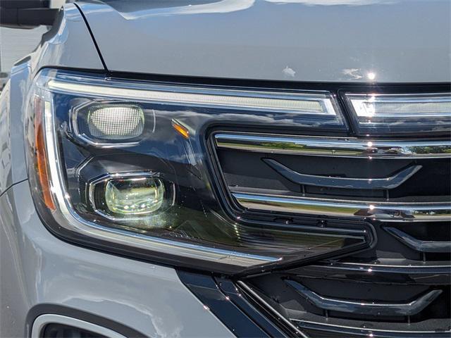 new 2025 Volkswagen Atlas car, priced at $49,531