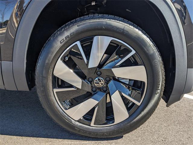 new 2025 Volkswagen Atlas Cross Sport car, priced at $38,500