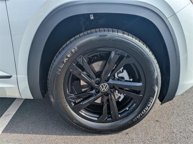 new 2026 Volkswagen Atlas Cross Sport car, priced at $52,688