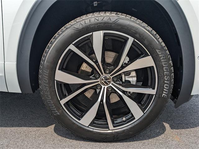 new 2025 Volkswagen Atlas car, priced at $53,736