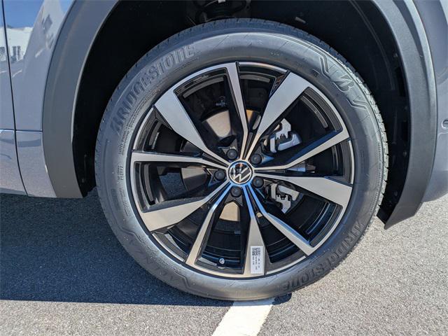 new 2026 Volkswagen Atlas Cross Sport car, priced at $54,613