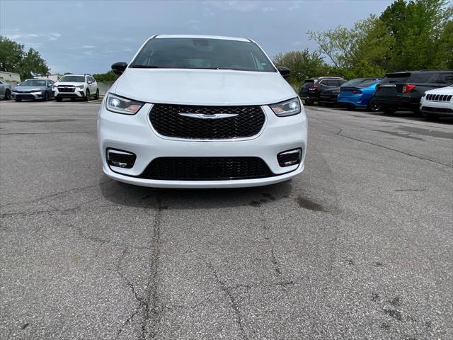 used 2025 Chrysler Pacifica car, priced at $31,600