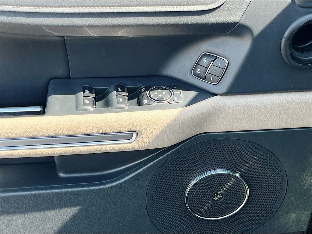 used 2023 Ford Expedition car, priced at $44,000