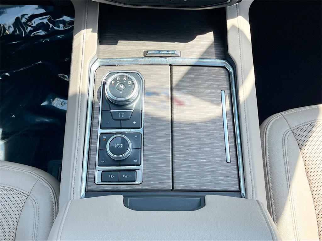 used 2023 Ford Expedition car, priced at $44,000