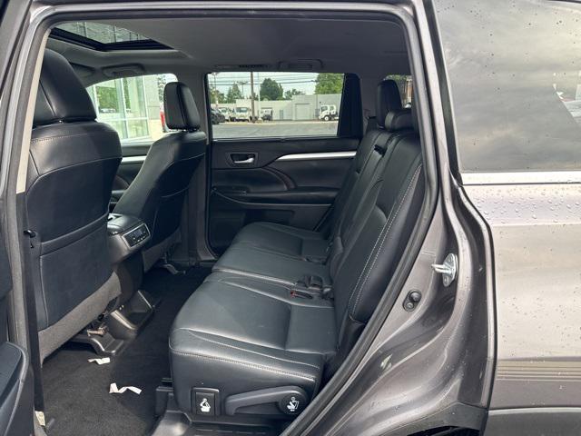 used 2018 Toyota Highlander car, priced at $29,541