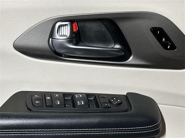 used 2023 Chrysler Pacifica car, priced at $27,542