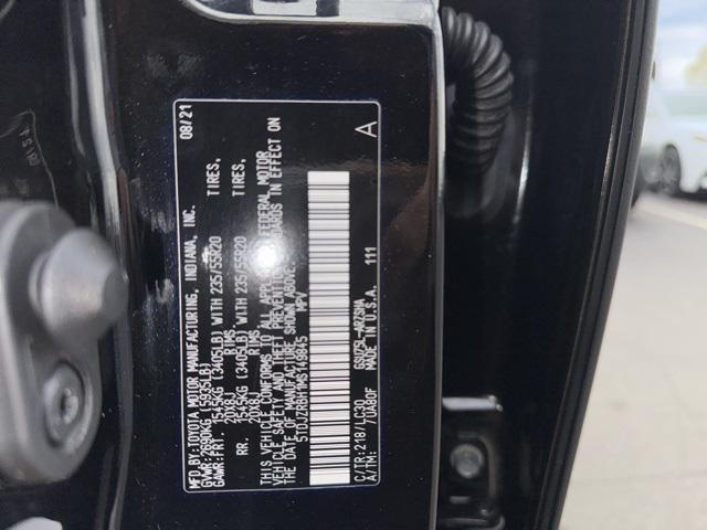 used 2021 Toyota Highlander car, priced at $39,568