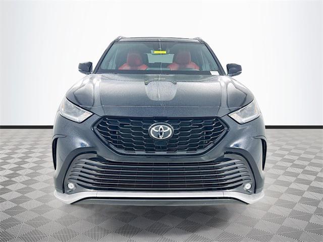 used 2021 Toyota Highlander car, priced at $39,568