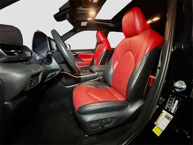 used 2021 Toyota Highlander car, priced at $39,568