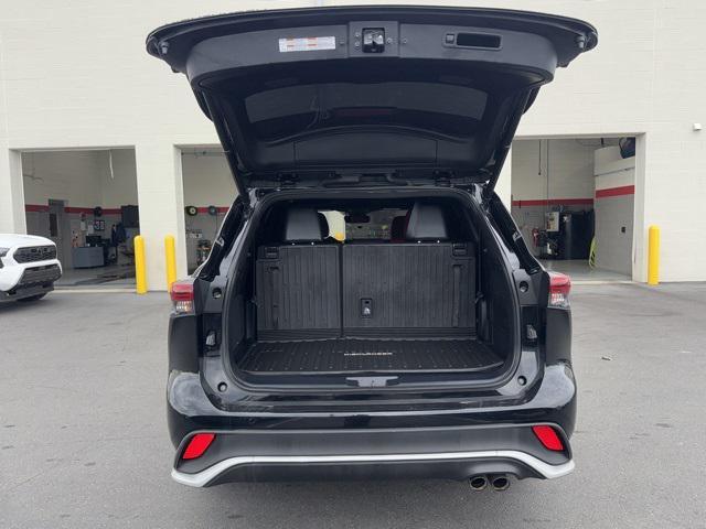 used 2021 Toyota Highlander car, priced at $39,568