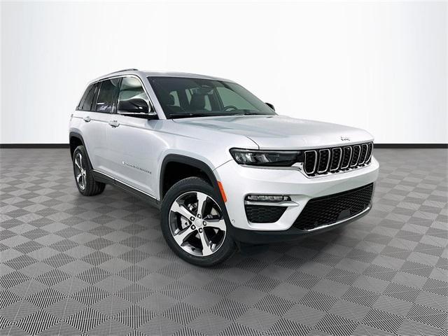 new 2025 Jeep Grand Cherokee car, priced at $52,200