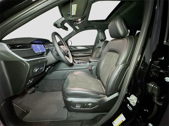 new 2025 Jeep Grand Cherokee car, priced at $45,837