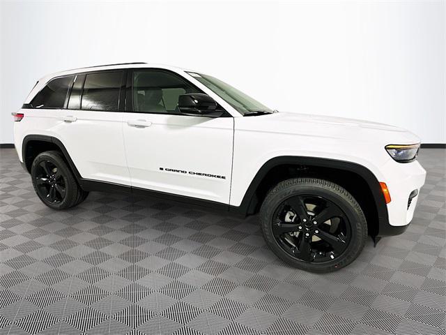 new 2025 Jeep Grand Cherokee car, priced at $45,176