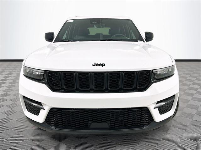 new 2025 Jeep Grand Cherokee car, priced at $45,176