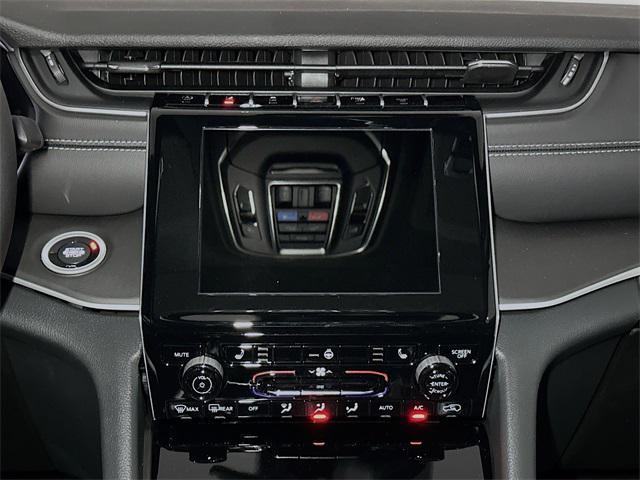 new 2025 Jeep Grand Cherokee car, priced at $45,176