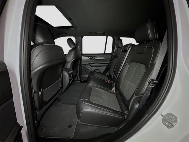 new 2025 Jeep Grand Cherokee car, priced at $45,176
