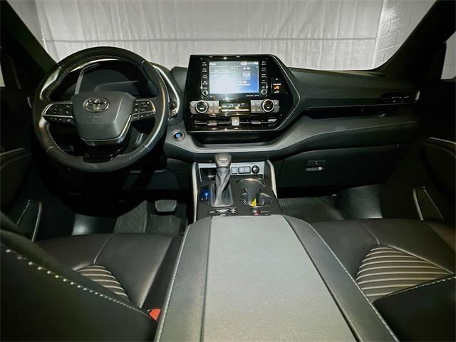 used 2021 Toyota Highlander car, priced at $38,404