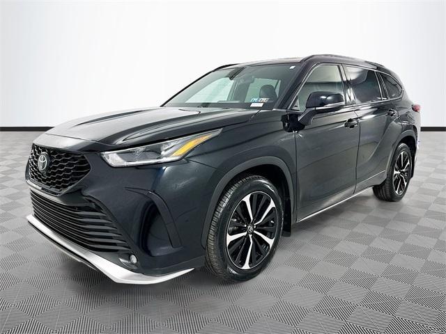 used 2021 Toyota Highlander car, priced at $38,404