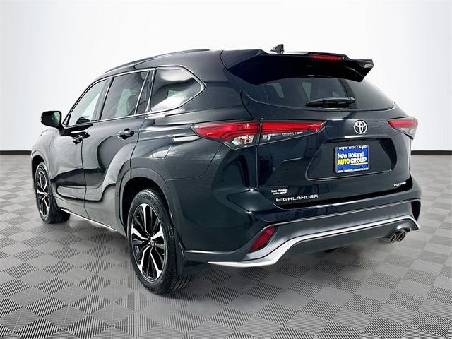 used 2021 Toyota Highlander car, priced at $38,404