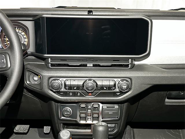new 2025 Jeep Wrangler car, priced at $46,801