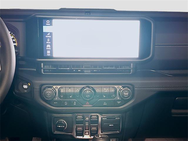 new 2025 Jeep Gladiator car, priced at $46,389