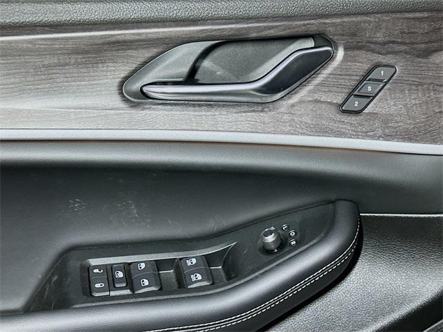 new 2025 Jeep Grand Cherokee car, priced at $49,876