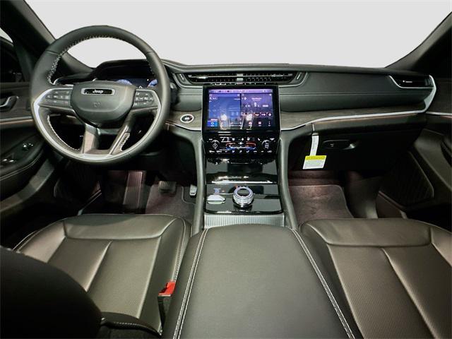 new 2025 Jeep Grand Cherokee car, priced at $49,876