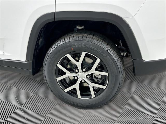 new 2025 Jeep Grand Cherokee car, priced at $49,876