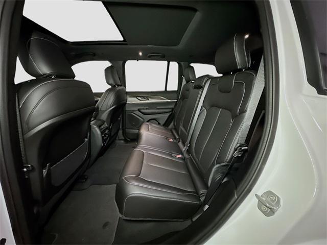 new 2025 Jeep Grand Cherokee car, priced at $49,876