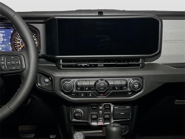 new 2025 Jeep Wrangler car, priced at $48,735