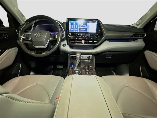 used 2022 Toyota Highlander car, priced at $39,876