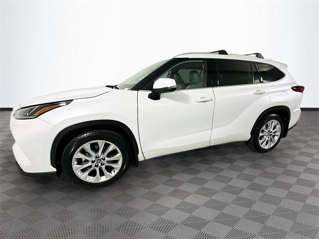 used 2022 Toyota Highlander car, priced at $39,876
