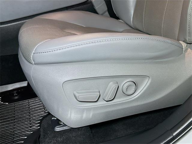 used 2022 Toyota Highlander car, priced at $39,876